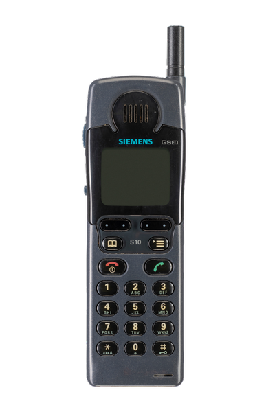 Siemens S10 в музейной съёмке: корпус почти целиком занят клавиатурой, а цветной экран остаётся очень маленьким.