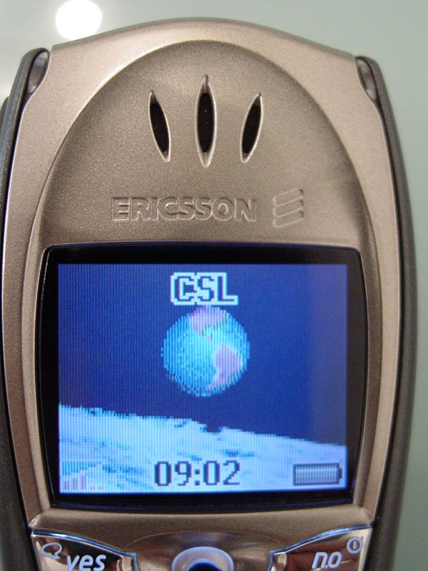 Ericsson T68 с цветным wallpaper: экран уже становится визуальной поверхностью.
