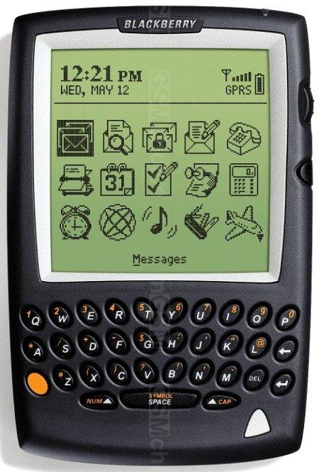 BlackBerry 5810: thumb QWERTY, монохромный screen и icons для email-first workflow.