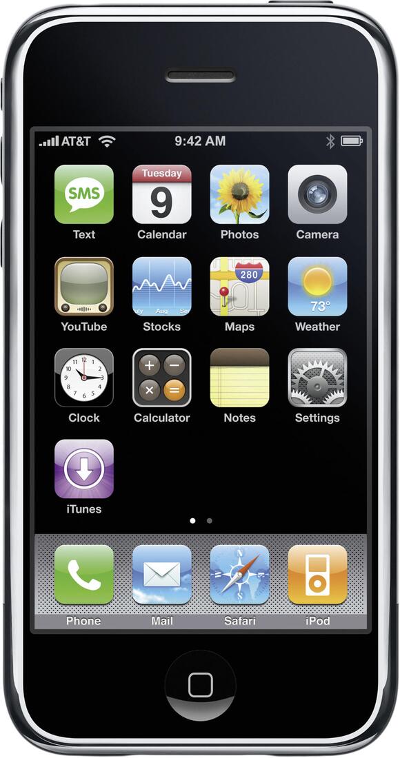 Первый iPhone: почти вся лицевая поверхность стала программируемым multi-touch экраном.